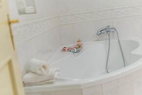 Prague Bliss Apartment - Lesser Town Charm