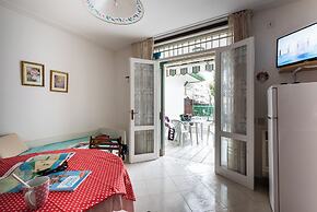 Luminous Apartment With Garden