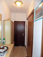 Flat With Parking Only 100m From the Beach