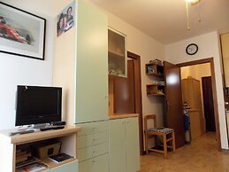 Flat With Parking Only 100m From the Beach