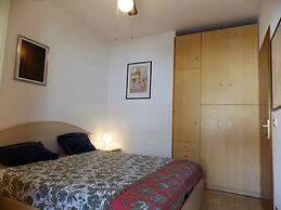 Flat With Parking Only 100m From the Beach