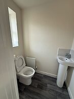 Central 2 Bed Home - Parking, Ev Point, Garden