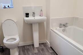 Central 2 Bed Home - Parking, Ev Point, Garden
