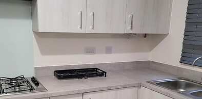 Central 2 Bed Home - Parking, Ev Point, Garden