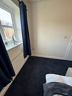 Central 2 Bed Home - Parking, Ev Point, Garden