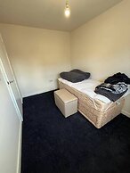 Central 2 Bed Home - Parking, Ev Point, Garden