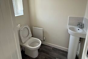 Central 2 Bed Home - Parking, Ev Point, Garden