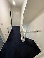 Central 2 Bed Home - Parking, Ev Point, Garden