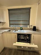 Central 2 Bed Home - Parking, Ev Point, Garden