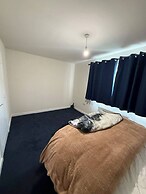 Central 2 Bed Home - Parking, Ev Point, Garden