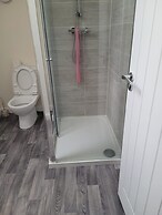 Central 2 Bed Home - Parking, Ev Point, Garden