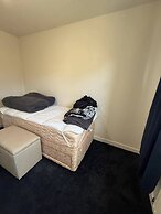 Central 2 Bed Home - Parking, Ev Point, Garden