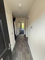 Central 2 Bed Home - Parking, Ev Point, Garden