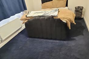 Central 2 Bed Home - Parking, Ev Point, Garden