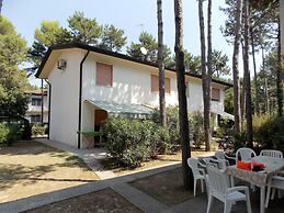 Luminous Flat in Bibione With Garden