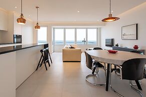 Apartment on Zeedijk With Sea View