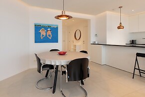 Apartment on Zeedijk With Sea View