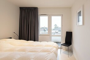 Apartment on Zeedijk With Sea View
