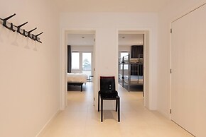 Apartment on Zeedijk With Sea View