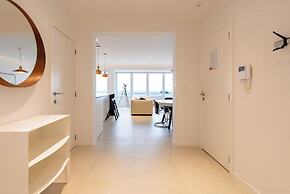 Apartment on Zeedijk With Sea View