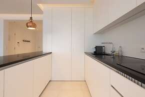 Apartment on Zeedijk With Sea View