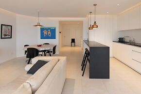 Apartment on Zeedijk With Sea View