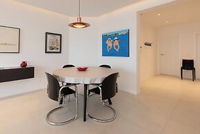 Apartment on Zeedijk With Sea View