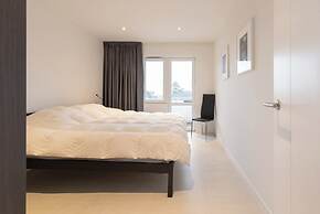 Apartment on Zeedijk With Sea View