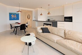 Apartment on Zeedijk With Sea View