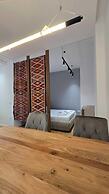 Tirent Apartment-Modern 1-Bedroom Stay Near Liqeni i Thatë