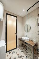 Tirent Apartment-Modern 1-Bedroom Stay Near Liqeni i Thatë