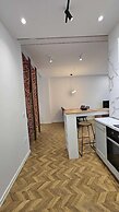 Tirent Apartment-Modern 1-Bedroom Stay Near Liqeni i Thatë