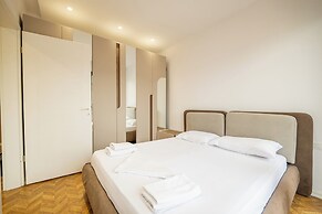 Tirent Apartment-Modern 1-Bedroom Stay Near Liqeni i Thatë
