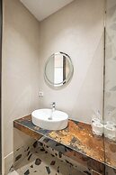 Tirent Apartment-Modern 1-Bedroom Stay Near Liqeni i Thatë
