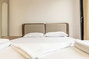 Tirent Apartment-Modern 1-Bedroom Stay Near Liqeni i Thatë