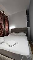 Tirent Apartment-Modern 1-Bedroom Stay Near Liqeni i Thatë