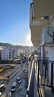 Tirent Apartment-Modern 1-Bedroom Stay Near Liqeni i Thatë