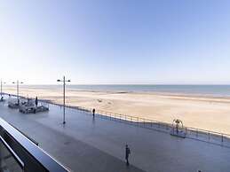 Apartment in Middelkerke With Sea View