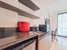 Cozy And Enjoy Living Studio (No Kitchen) Apartment At Skales Residenc
