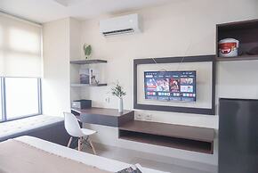 Homey Simply Studio Room At Pollux Chadstone Apartment