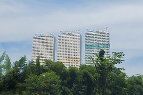 Convenient Studio Apartment At B Residence