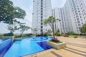 Best And Homey 2Br At Bassura City Apartment