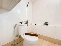 Best And Homey 2Br At Bassura City Apartment