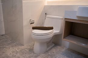 Warm And Well Designed 1Br At The Smith Alam Sutera Apartment