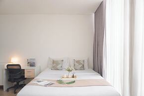 Elegant And Best Deal 1Br At L'Avenue Pancoran Apartment