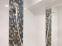 Homey Studio Apartment Tokyo Riverside Pik 2