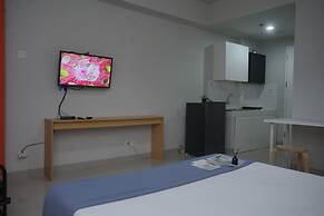 Cozy And Homey Studio At Trimezia Beverly 90210 Apartment