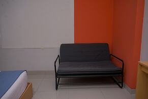 Cozy And Homey Studio At Trimezia Beverly 90210 Apartment