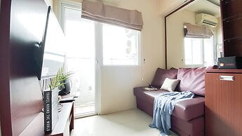 Strategic And Homey 2Br Green Pramuka Apartment