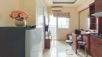 Strategic And Homey 2Br Green Pramuka Apartment